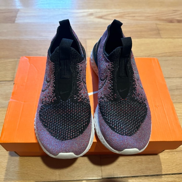 Nike Epic Phantom React Flyknit GS 4Y - Picture 2 of 5